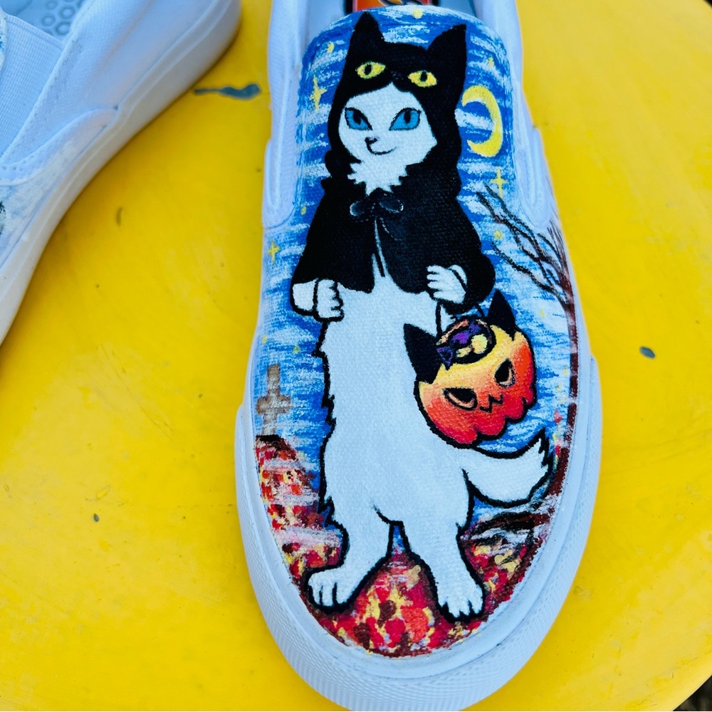 Halloween TrickOrTreat Cats In Spooky Graveyard Hand Painted Canvas Shoes 8.5 - Picture 7 of 12